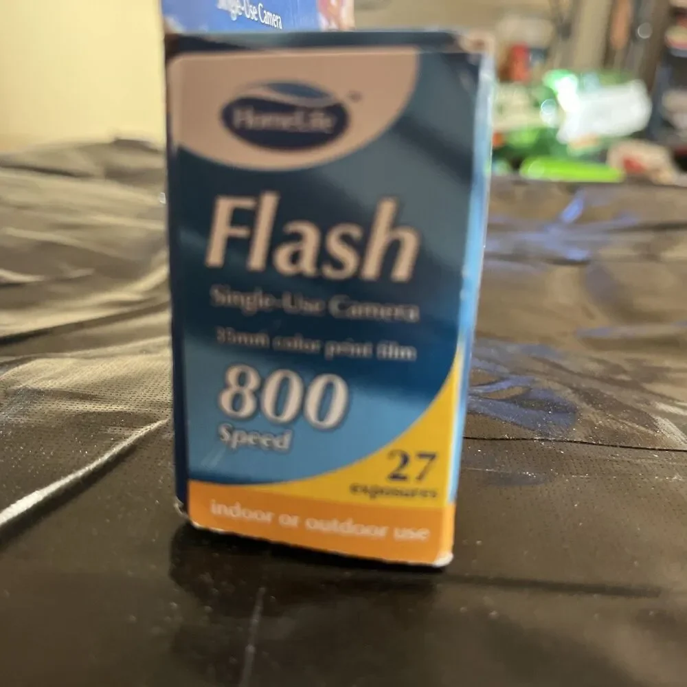 HomeLife Flash Single-Use Camera Indoor or Outdoor Use 27 Exposures 35mm Color
